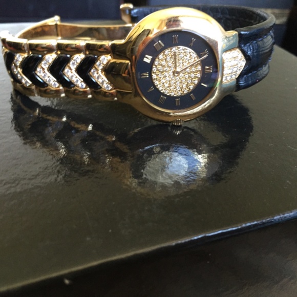 VERSACE VINTAGE 18KT GOLD AND DIAMOND WATCH - Picture 10 of 10